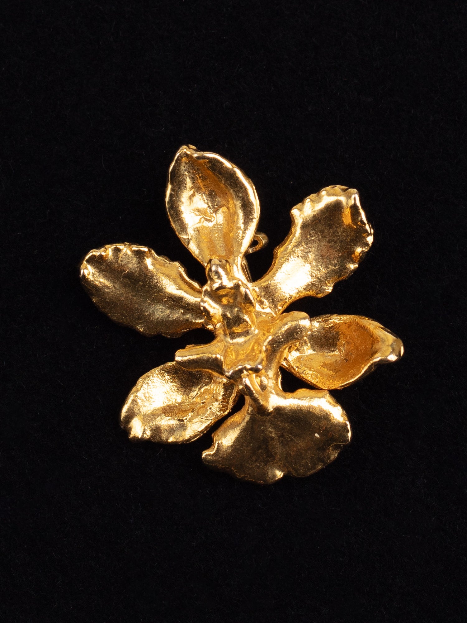 Vintage 80s Gold-Tone Textured Flower Brooch by Northern Grip