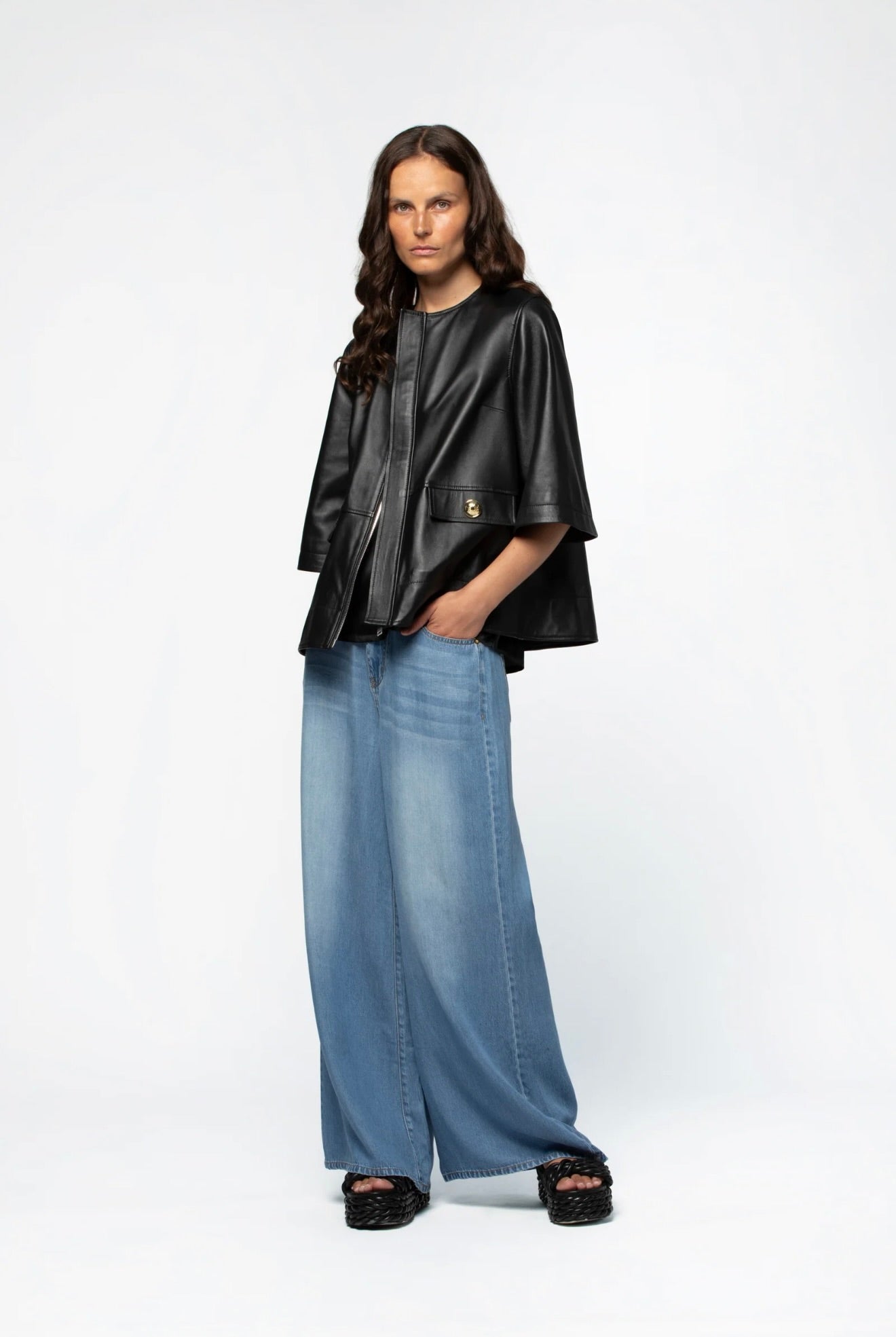 Maxemoi Veste VENGA in Black by Sierra Deene