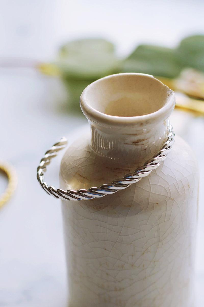 GEO CUFF IN WHITE GOLD (18K WHITE GOLD PLATED & WATERPROOF) by RAËLIV