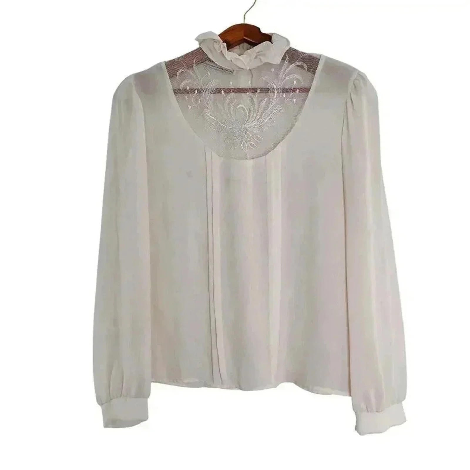 Vintage Hampton Place Off White Embroidered Puffy Sleeve Peasant Blous by Hot Girl Secondhand