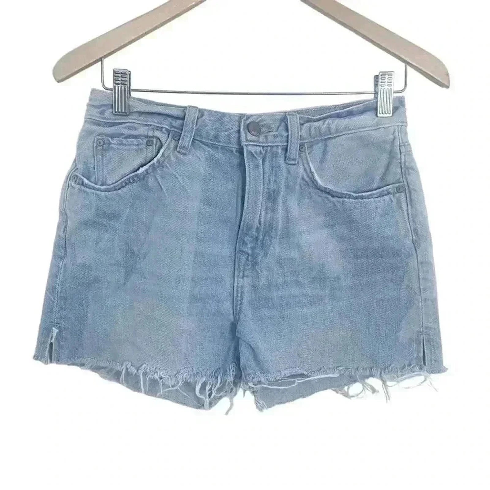 GAP Star Design Light Wash High Rise Denim Shorts Women's Size 27 by Hot Girl Secondhand