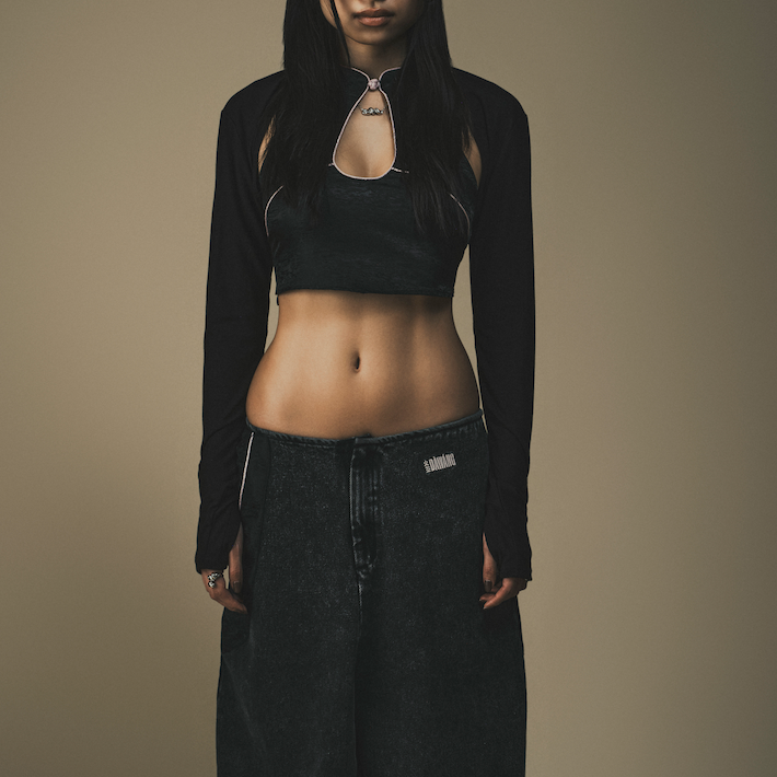 Yao Keyhole Detachable Sleeves Top Black by DAWANG