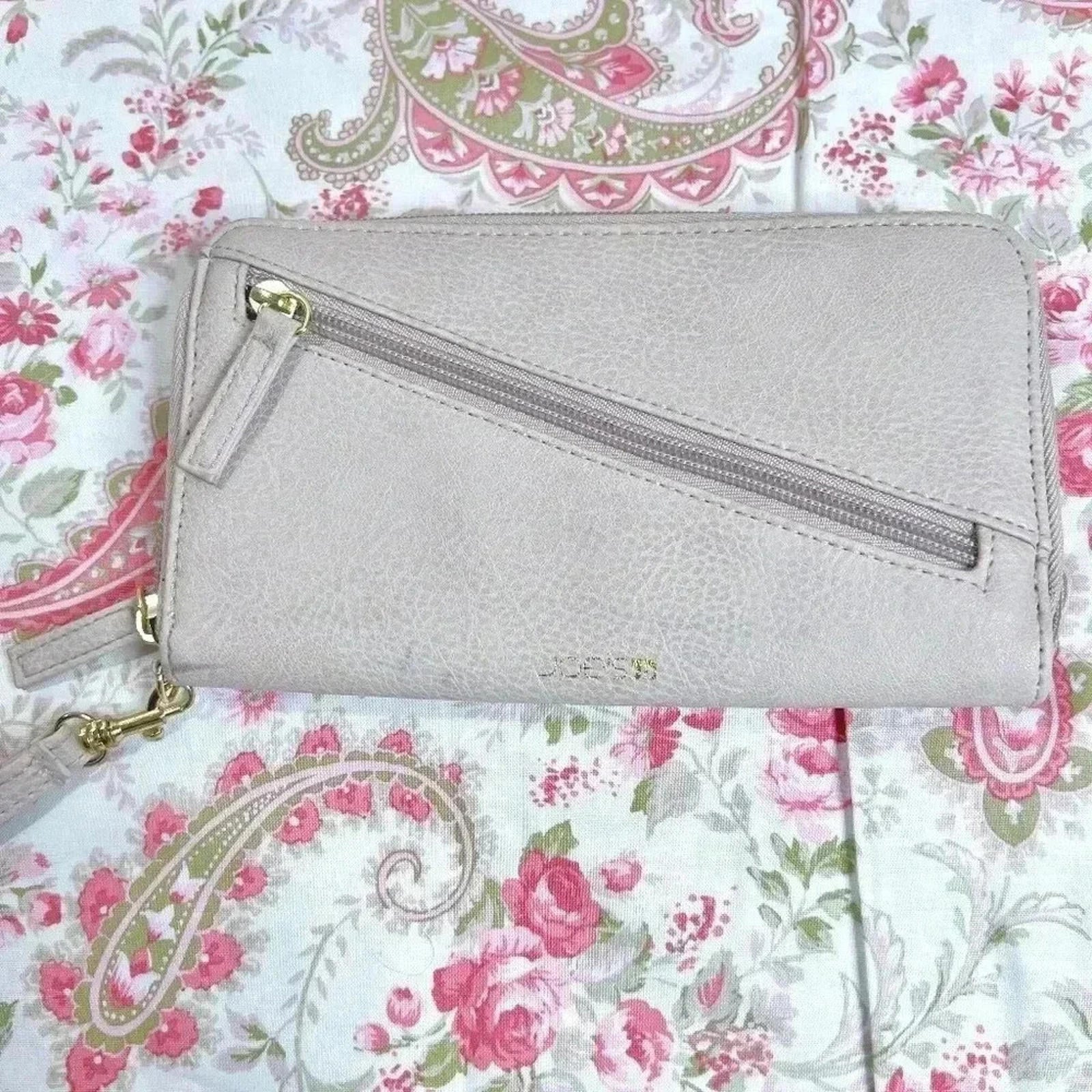 Joe's Jeans Cream Leather Wristlet Diagonal Zipper Zip Up Wallet by Hot Girl Secondhand