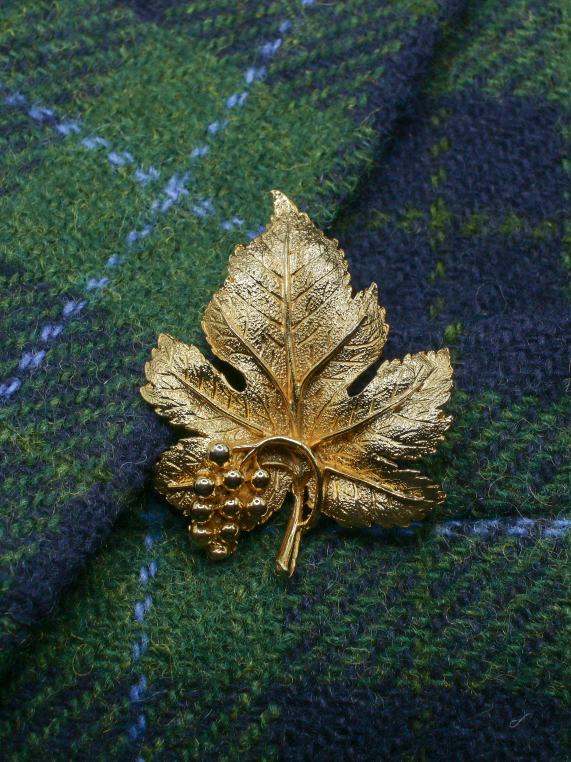 Vintage 60's Exquisite Gold Tone Grape Leaf Brooch by Northern Grip
