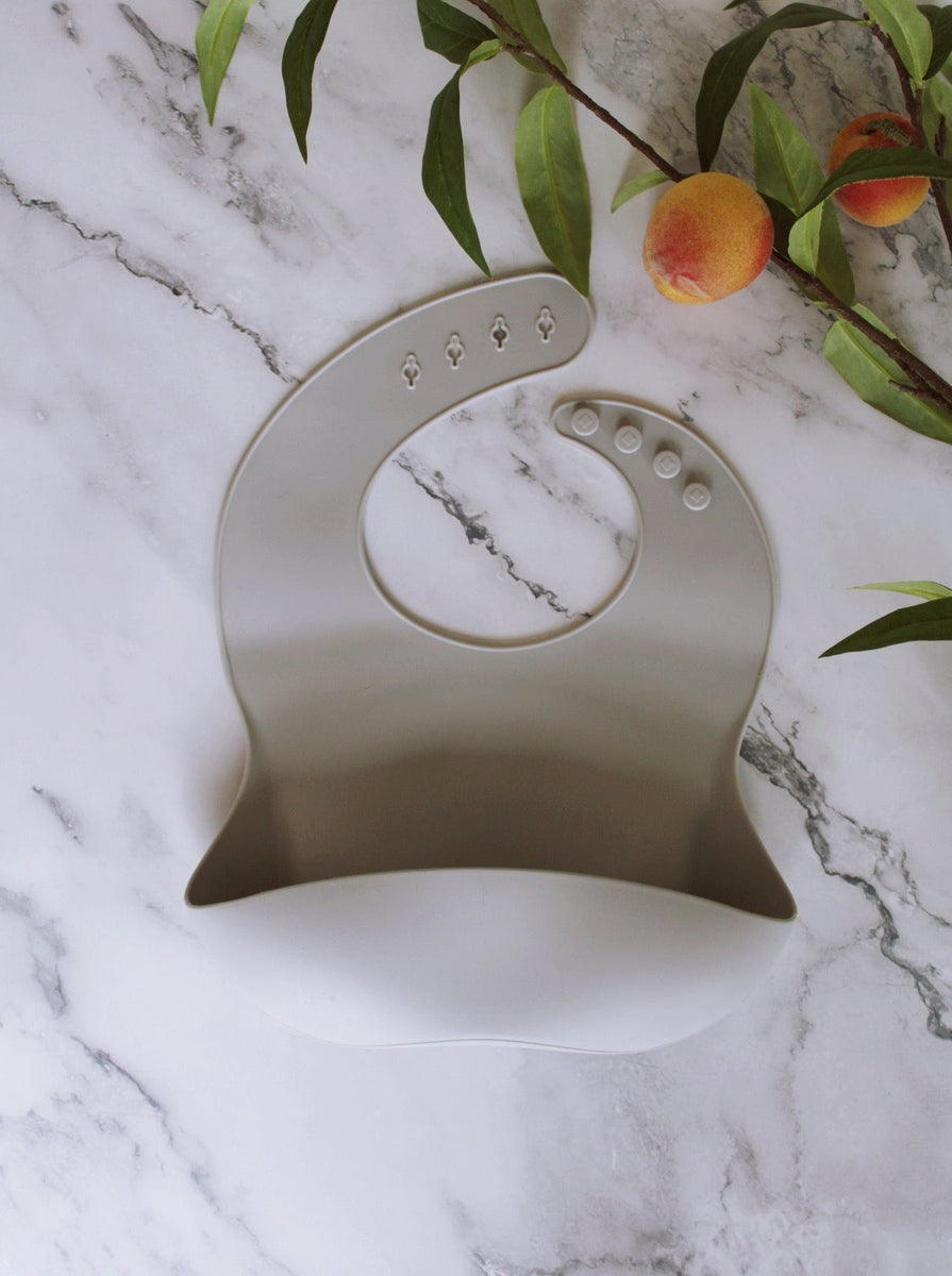 KIDS SILICONE BIB IN GREY by RAËLIV