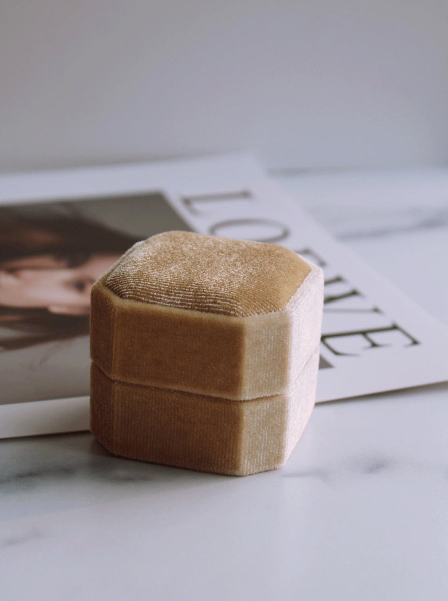 TAUPE FELT RING HOLDER by RAËLIV