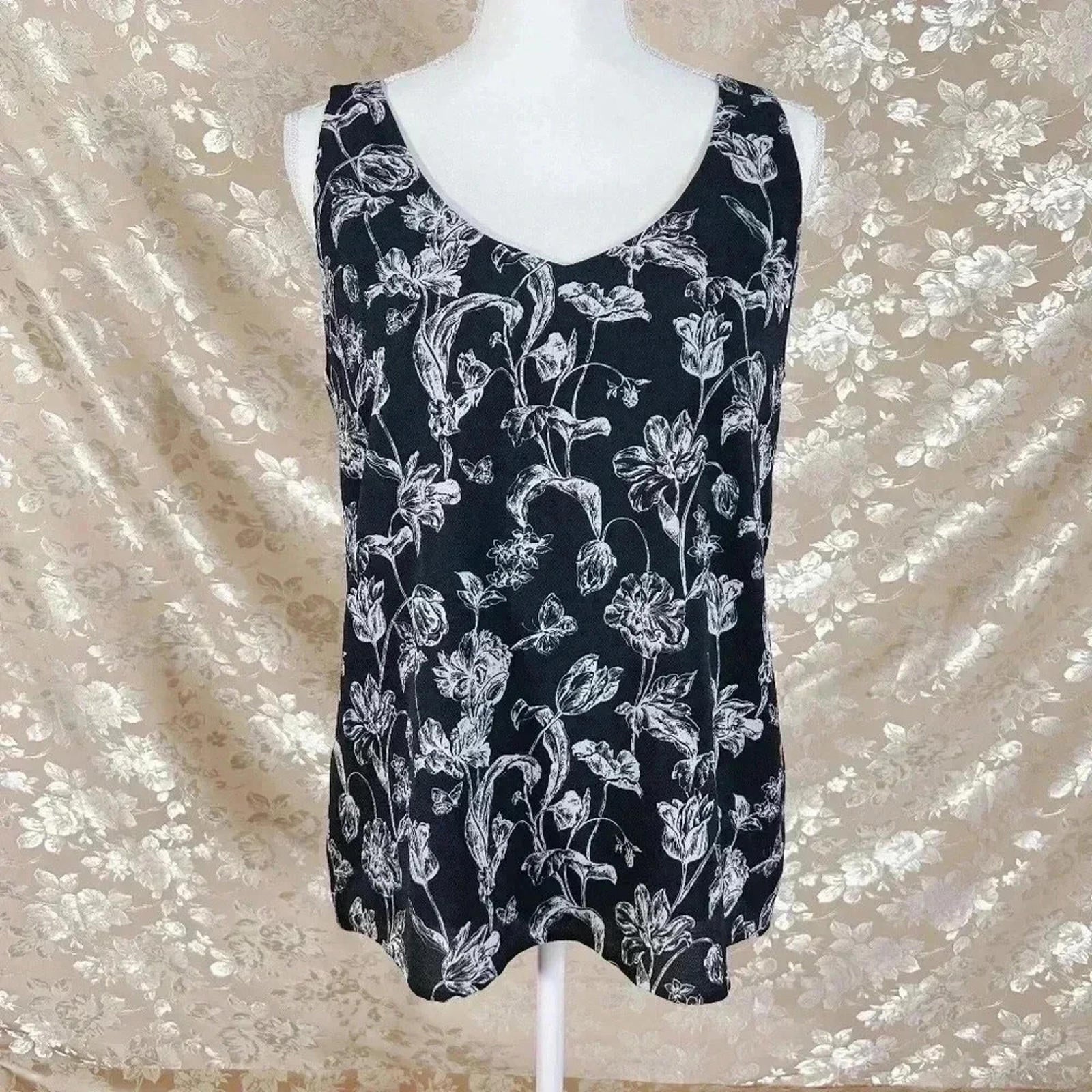 Halogen Black and White Floral Blouse Tank Top Business Casual Office by Hot Girl Secondhand