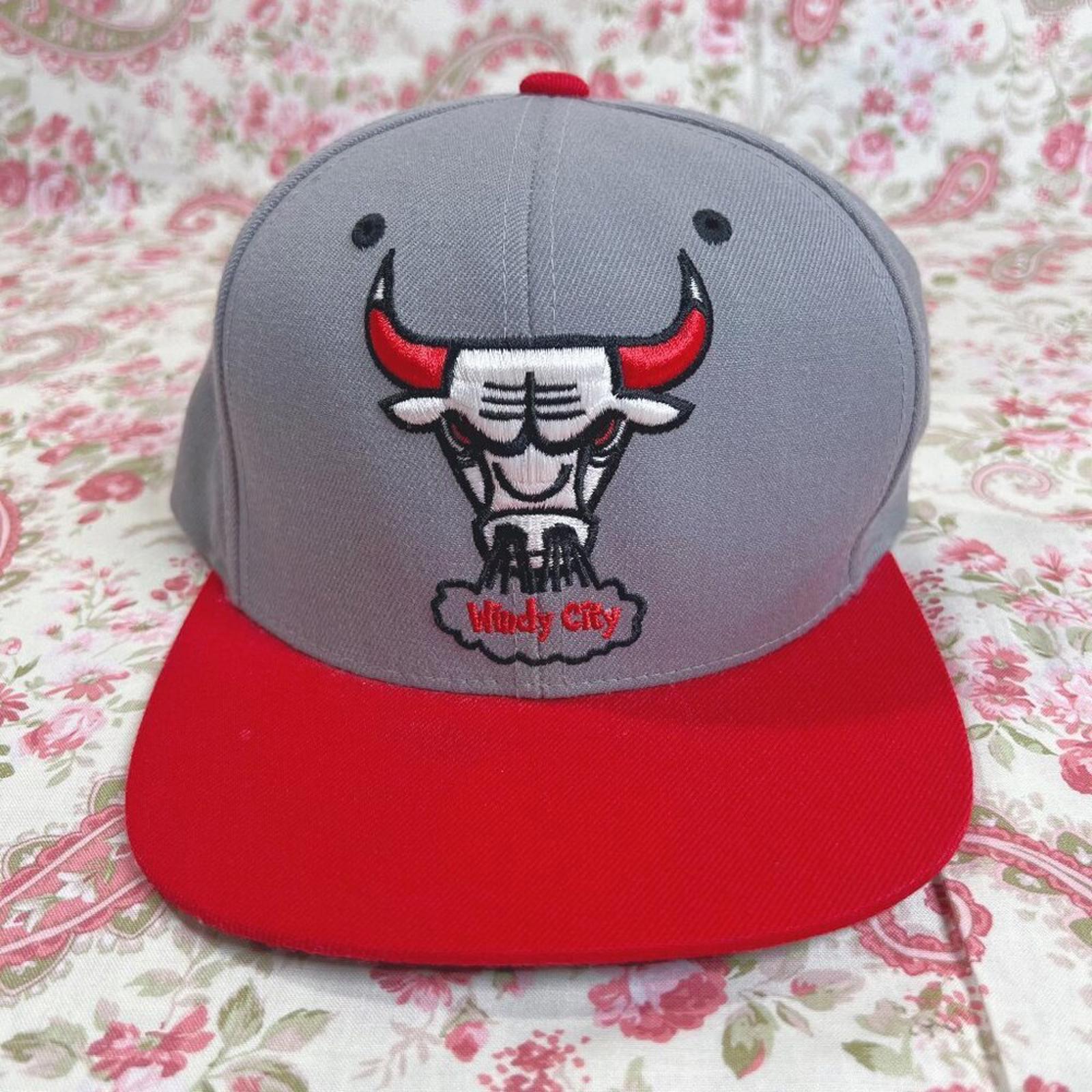Vintage Chicago Bulls Mitchell & Ness Snapback Cap Grey and Red Baseba by Hot Girl Secondhand