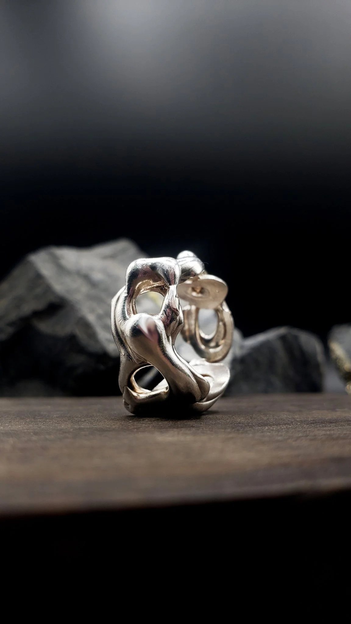Cycless Ring by LAKRAS