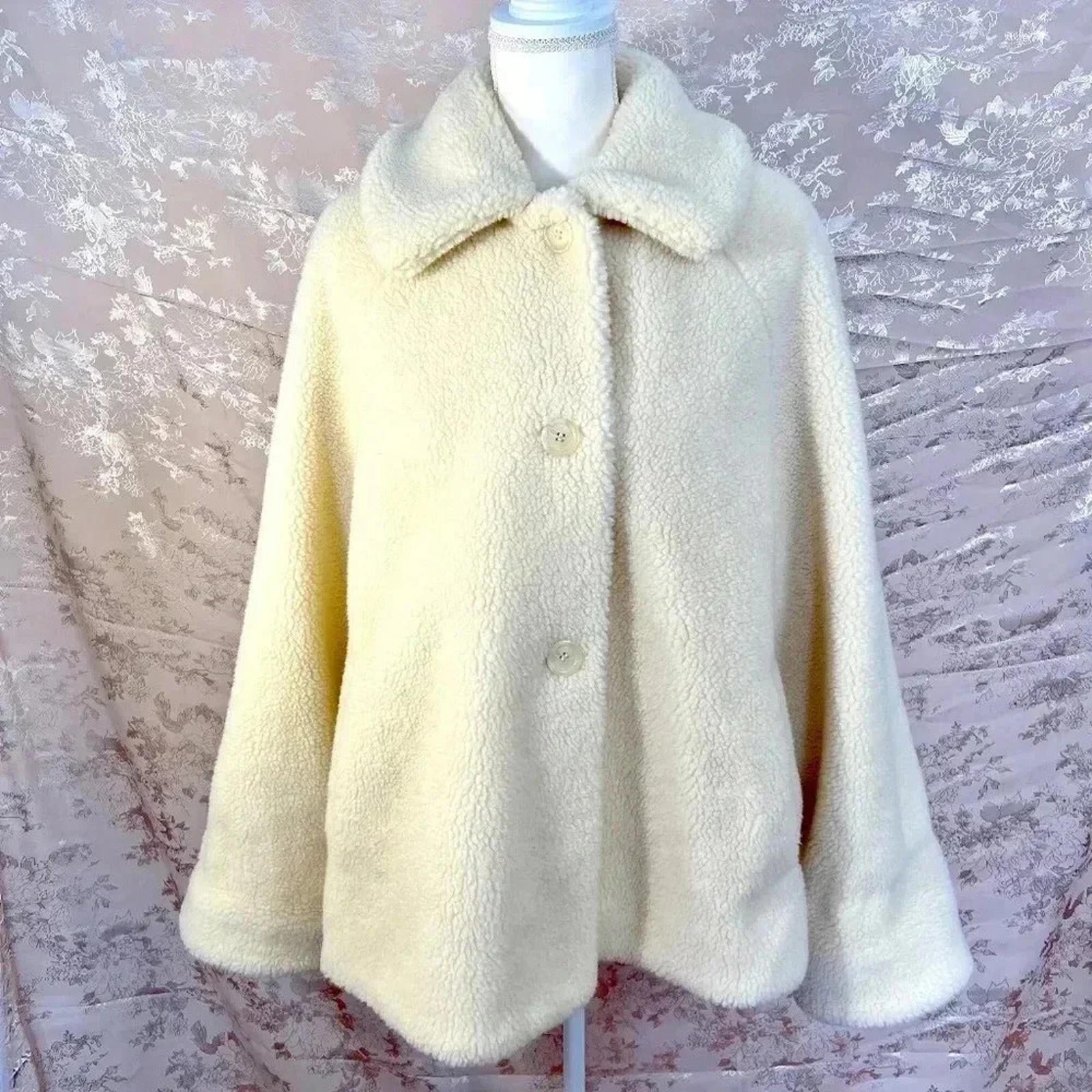 Orvis Cream Sherpa Fleece Teddy Bear Collared 3-Button Jacket Size M by Hot Girl Secondhand