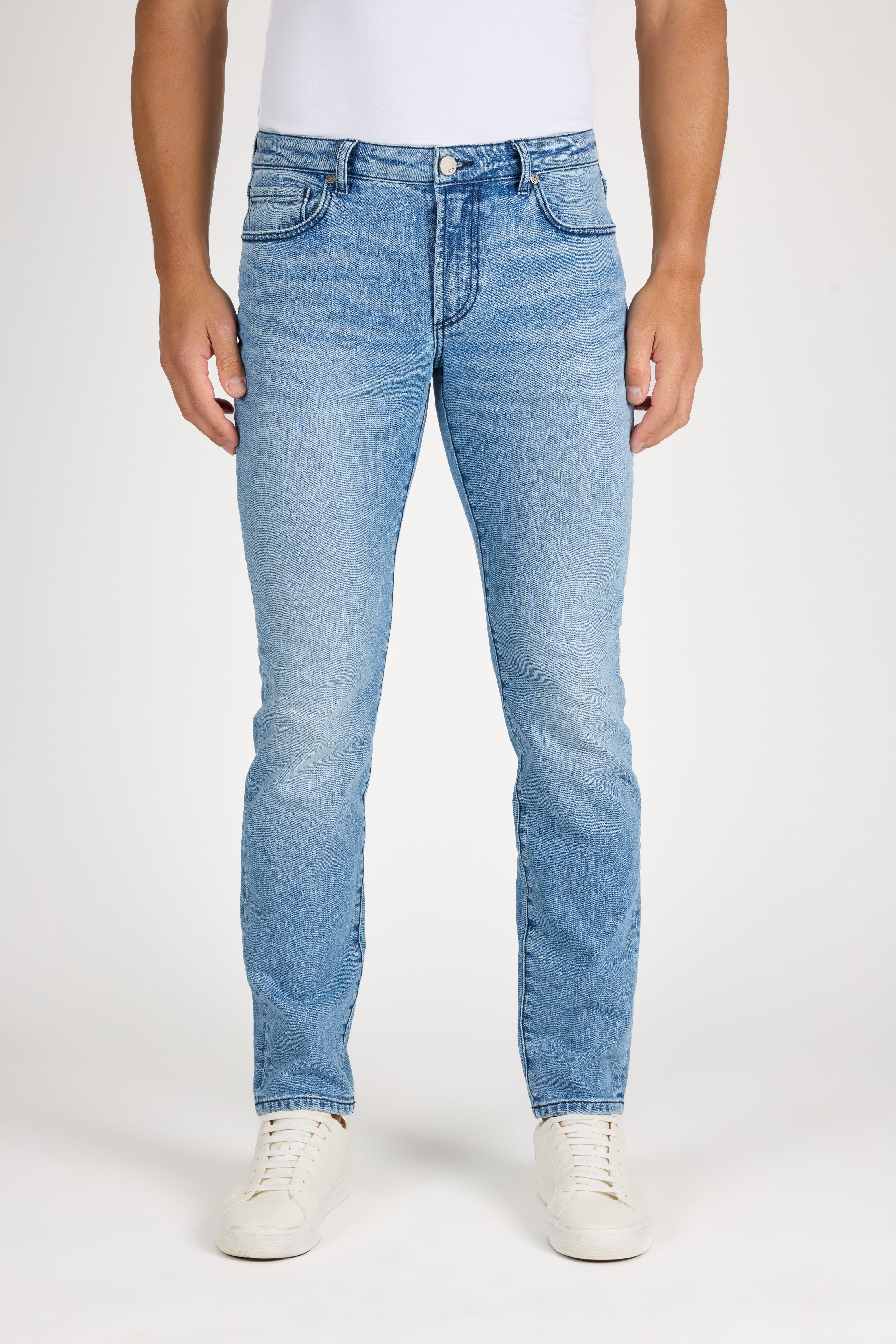Lenny Wilshire Stretch Low Rise Tapered Jean by MONFRERE