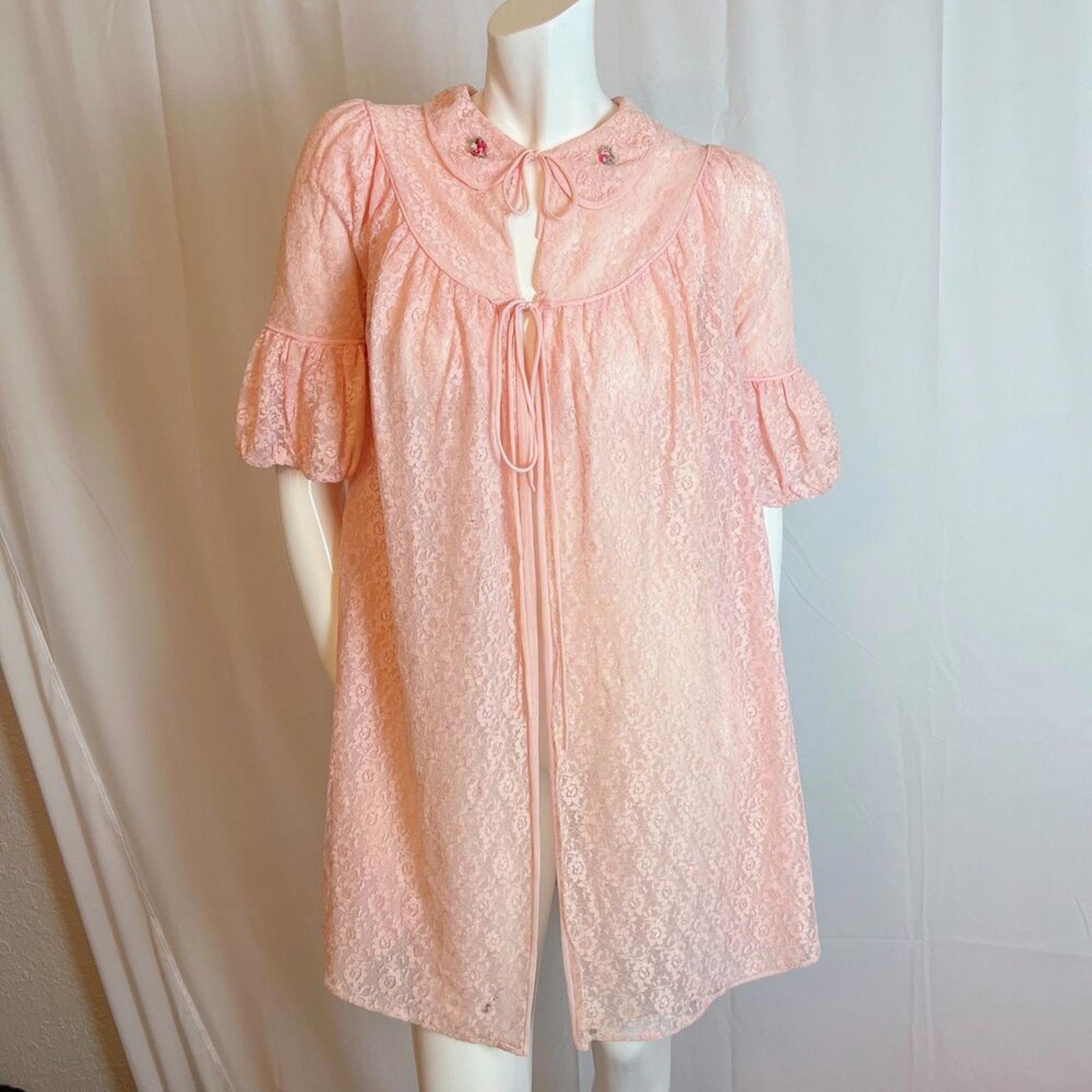 Vintage 1960s Pink Lace Duster Robe Peter Pan Collar Coquette Bows by Hot Girl Secondhand