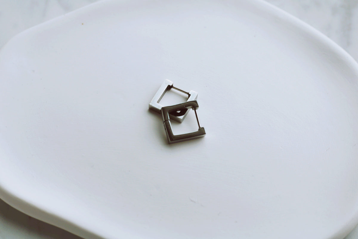SIA SQUARE HOOPS IN WHITE GOLD (18K GOLD PLATED & WATERPROOF) by RAËLIV