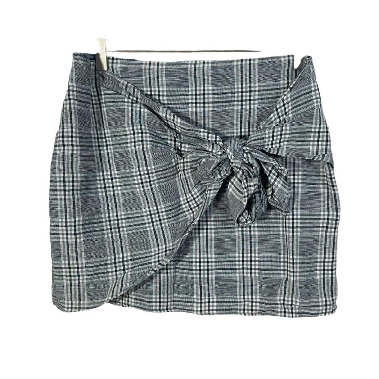 Ole by Koton Black and White Plaid Wrap Skirt Women's Size 8 by Hot Girl Secondhand