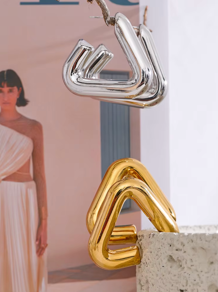TATUM TRIANGLE EARRINGS IN WHITE GOLD (WATERPROOF & 18K WHITE GOLD PLA by RAËLIV