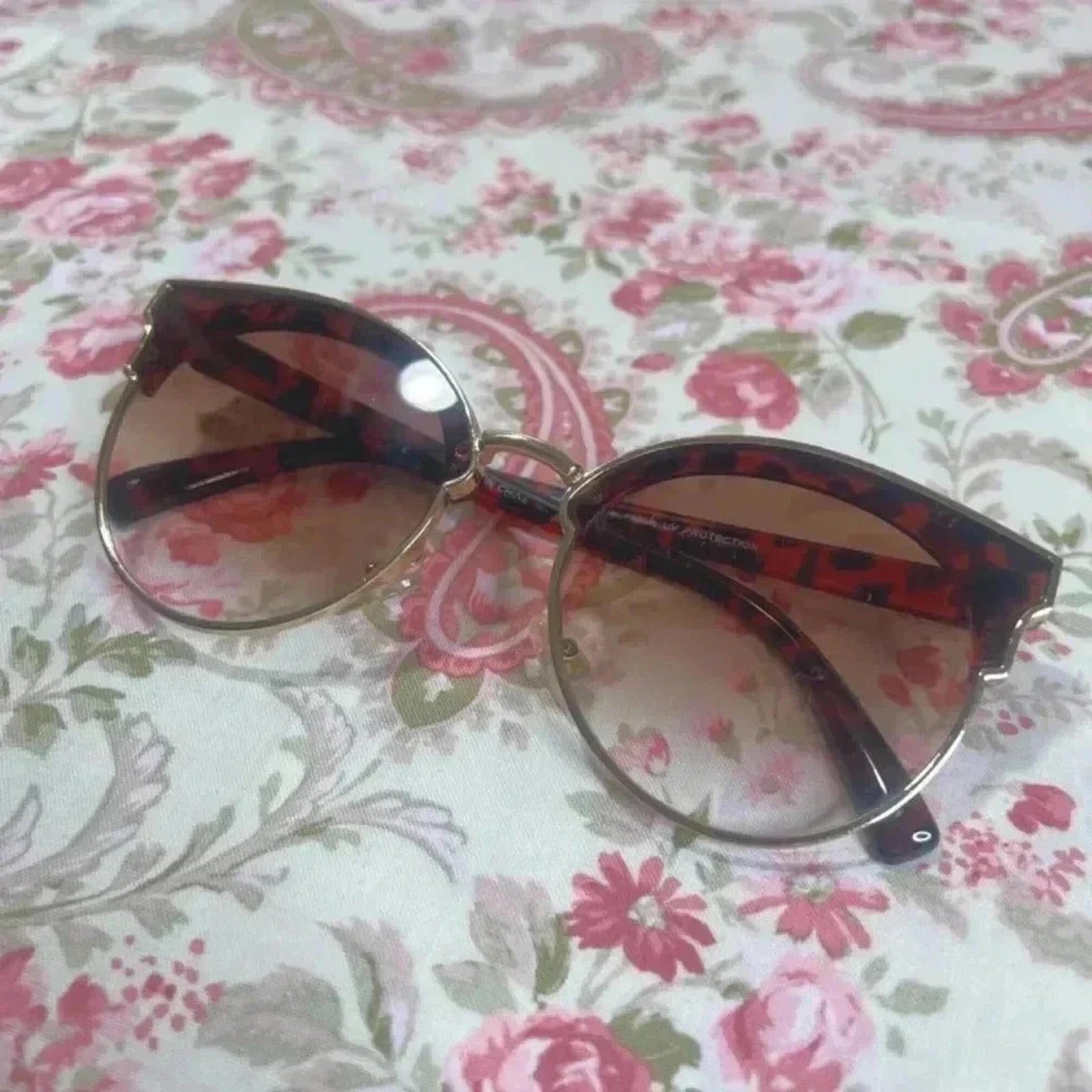 Urban Outfitters Brown Tortoiseshell Cateye Sunglasses Gold Rims by Hot Girl Secondhand