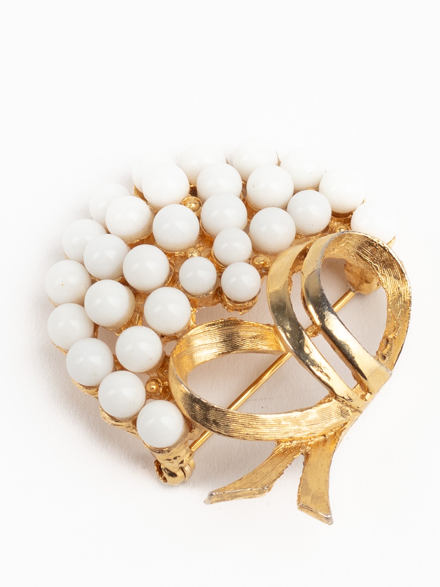 Vintage 50s REJA White Bead Bow Brooch – Gold-Tone Midcentury Cluster Pin by Northern Grip