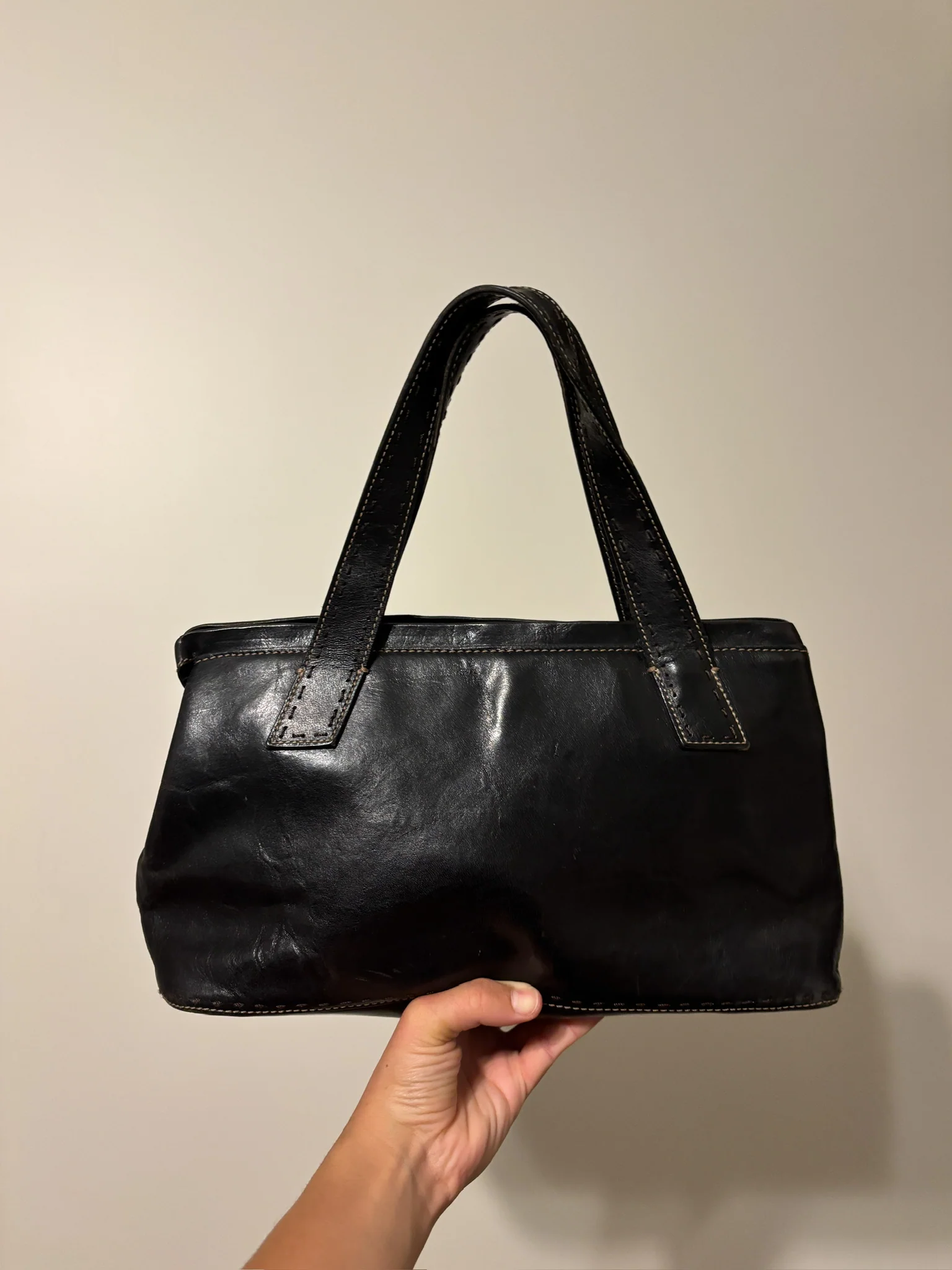 fossil | 100% leather shoulder bag by Honeybear Vintage