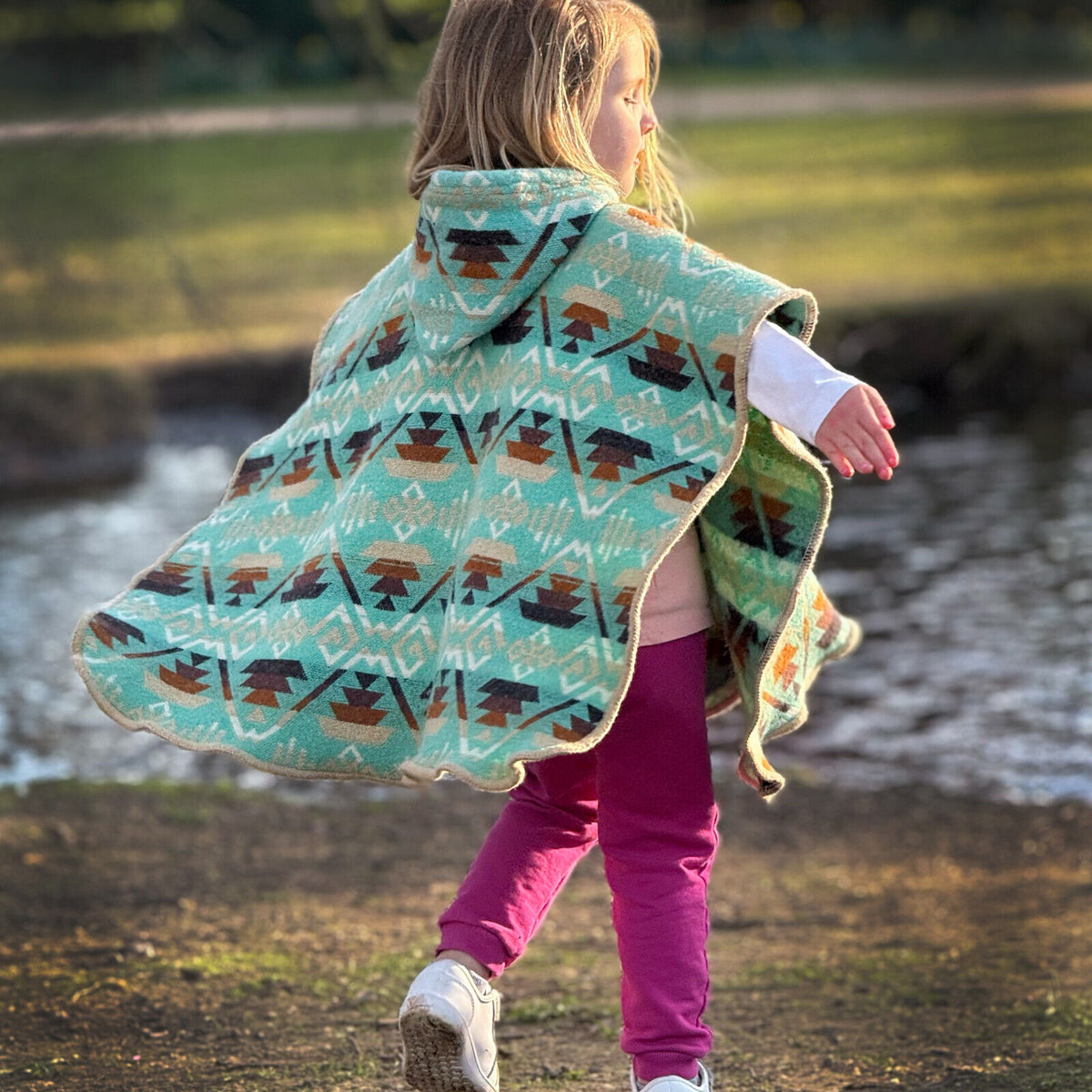 Caranqui - Llama Wool Unisex South American Handwoven Kids Poncho Pull by ECUALAMA