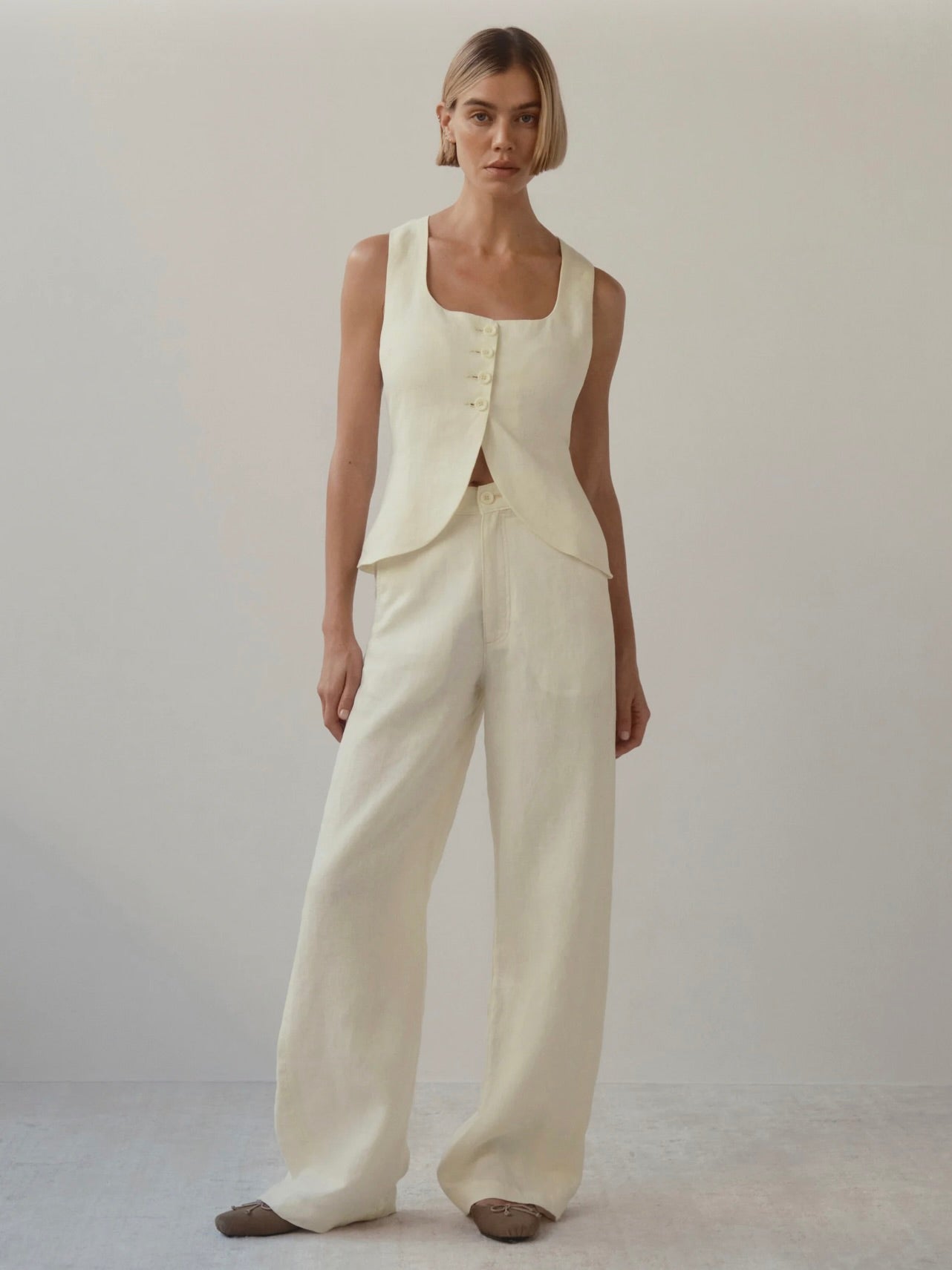 Dl1961 Taylor Relaxed Barrel High Rise 31" Pants in Crema by Sierra Deene