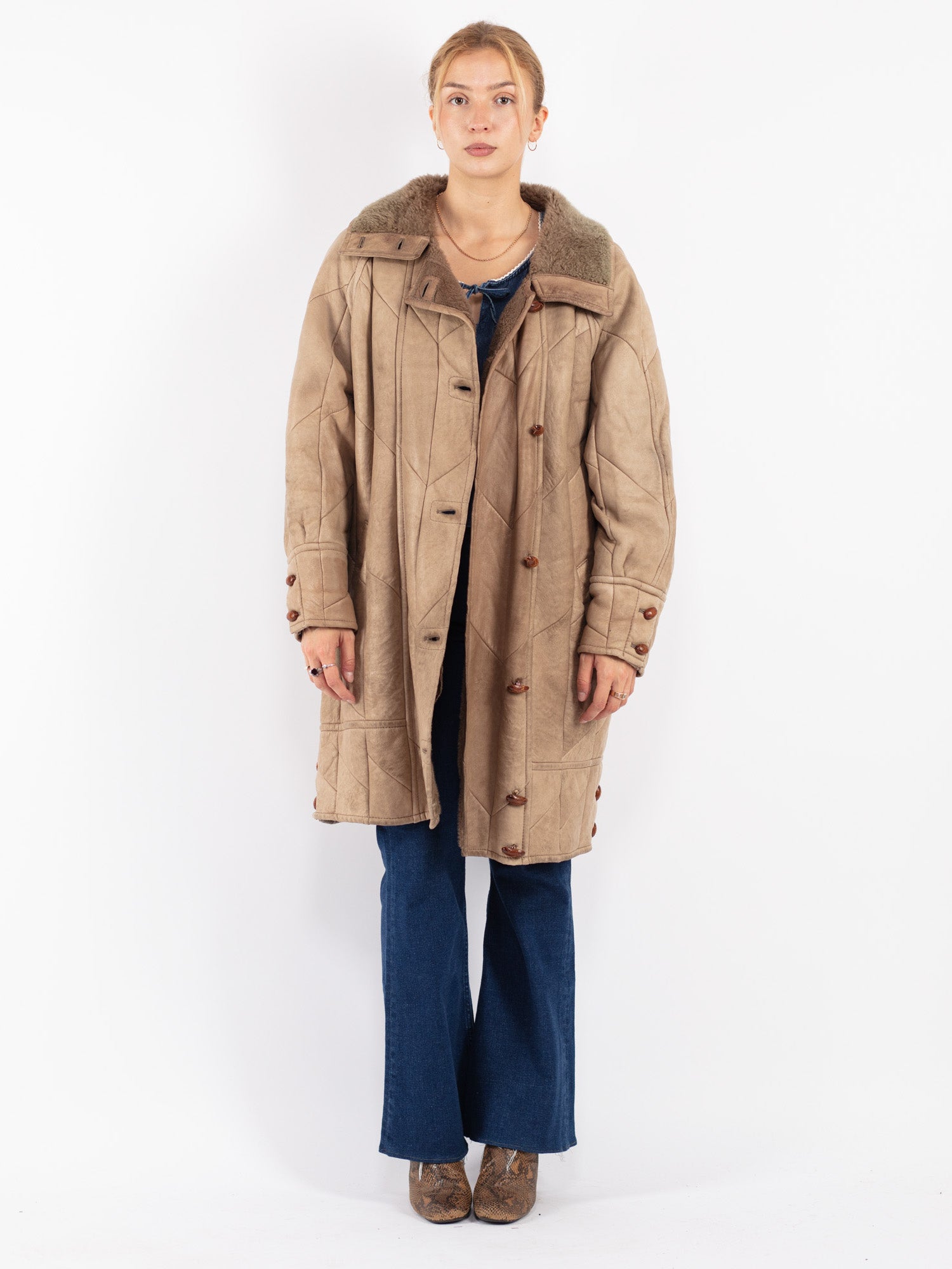 Vintage 80's Women Sheepskin Coat in Beige by Northern Grip