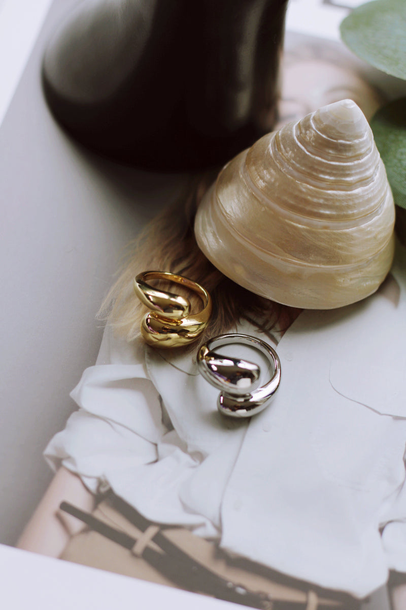 TEARDROP RING IN WHITE GOLD (WATERPROOF & 18K WHITE GOLD PLATED) by RAËLIV