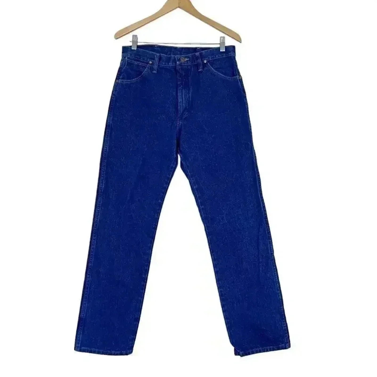 Wrangler Medium Wash Straight Leg Mom Jeans High Rise Women's Size 32 by Hot Girl Secondhand