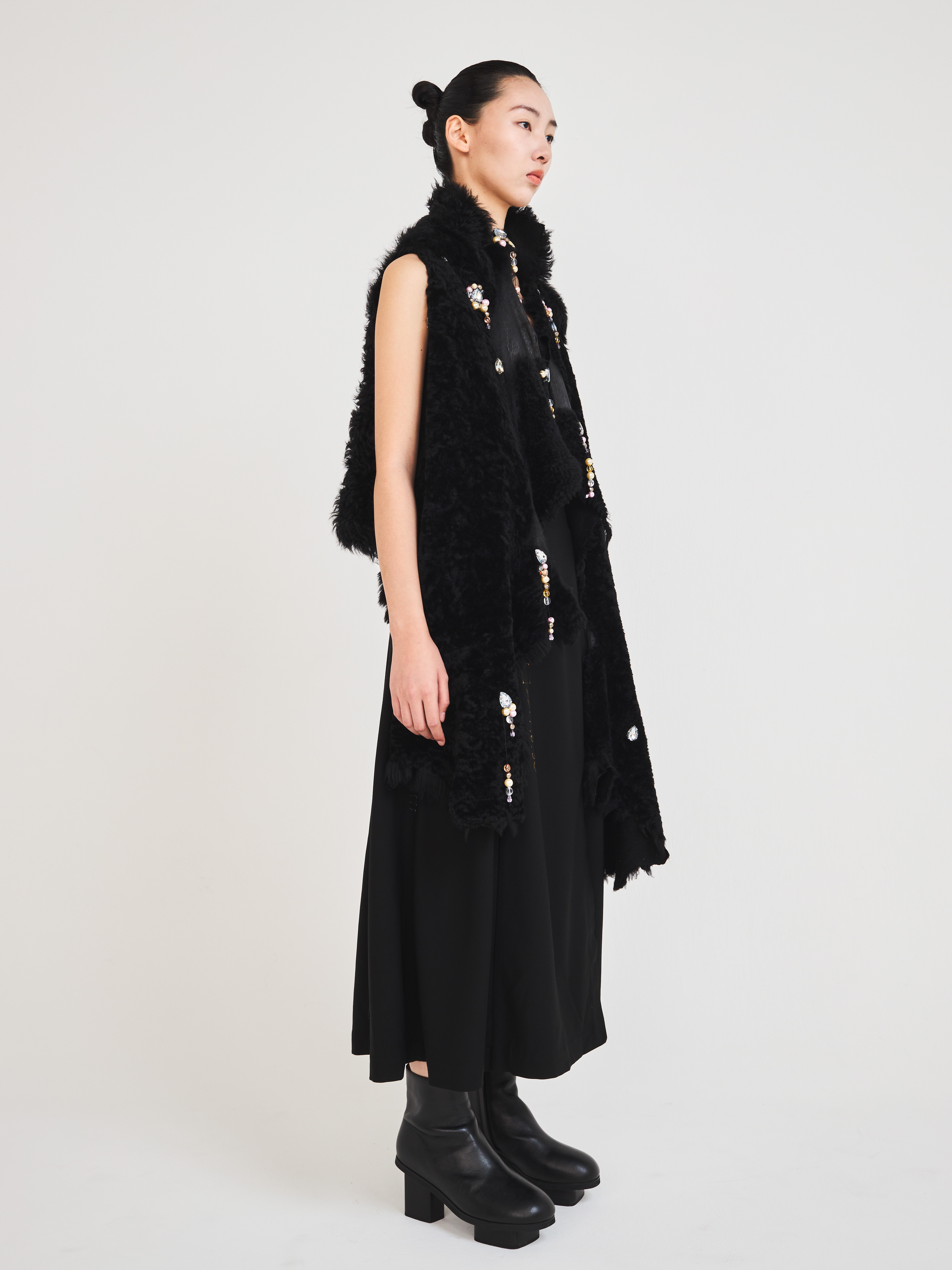 Black sheep beading fur jacket by ASATO