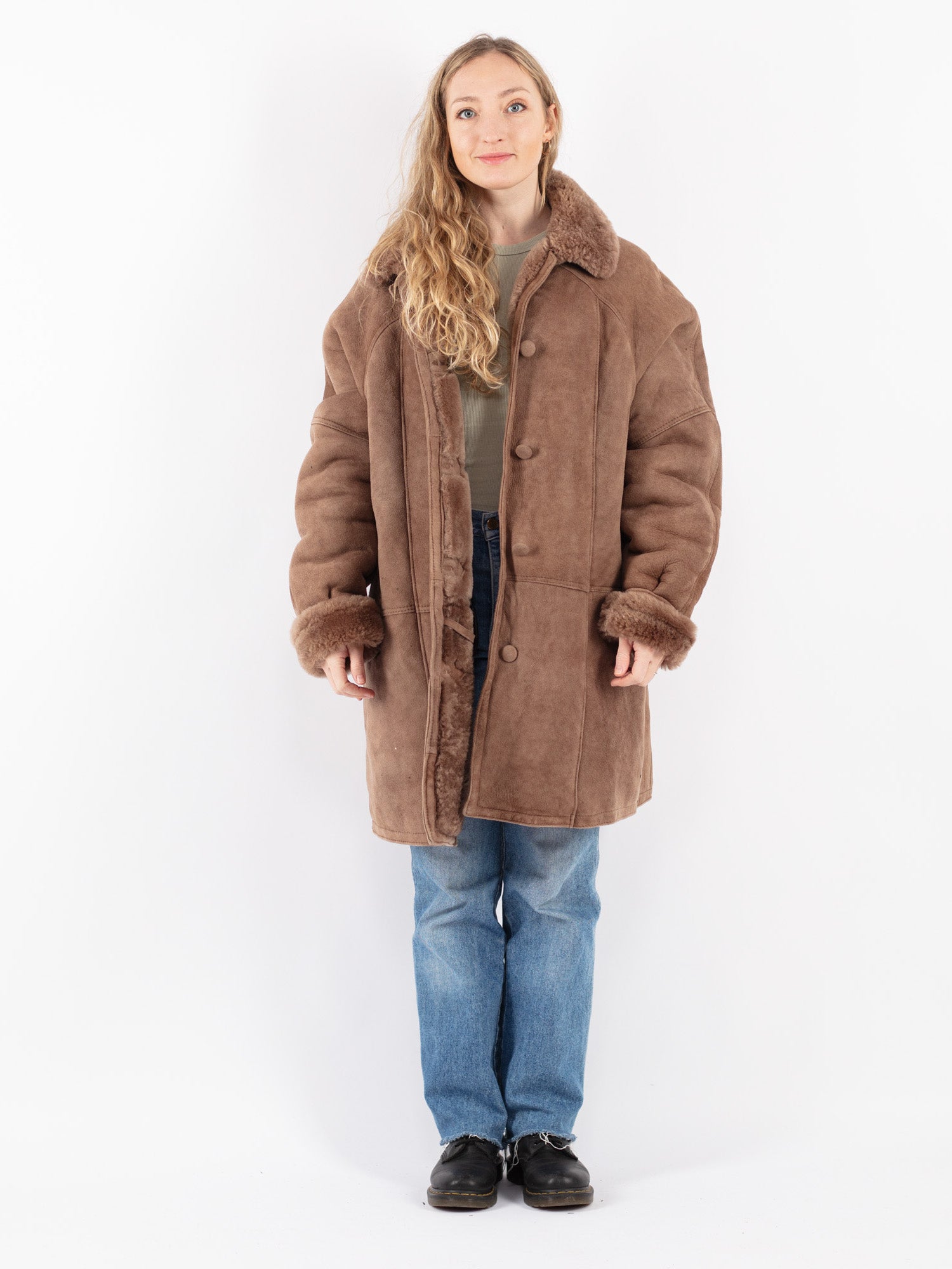 Vintage 90's Women Oversized Sheepskin Coat in Beige by Northern Grip