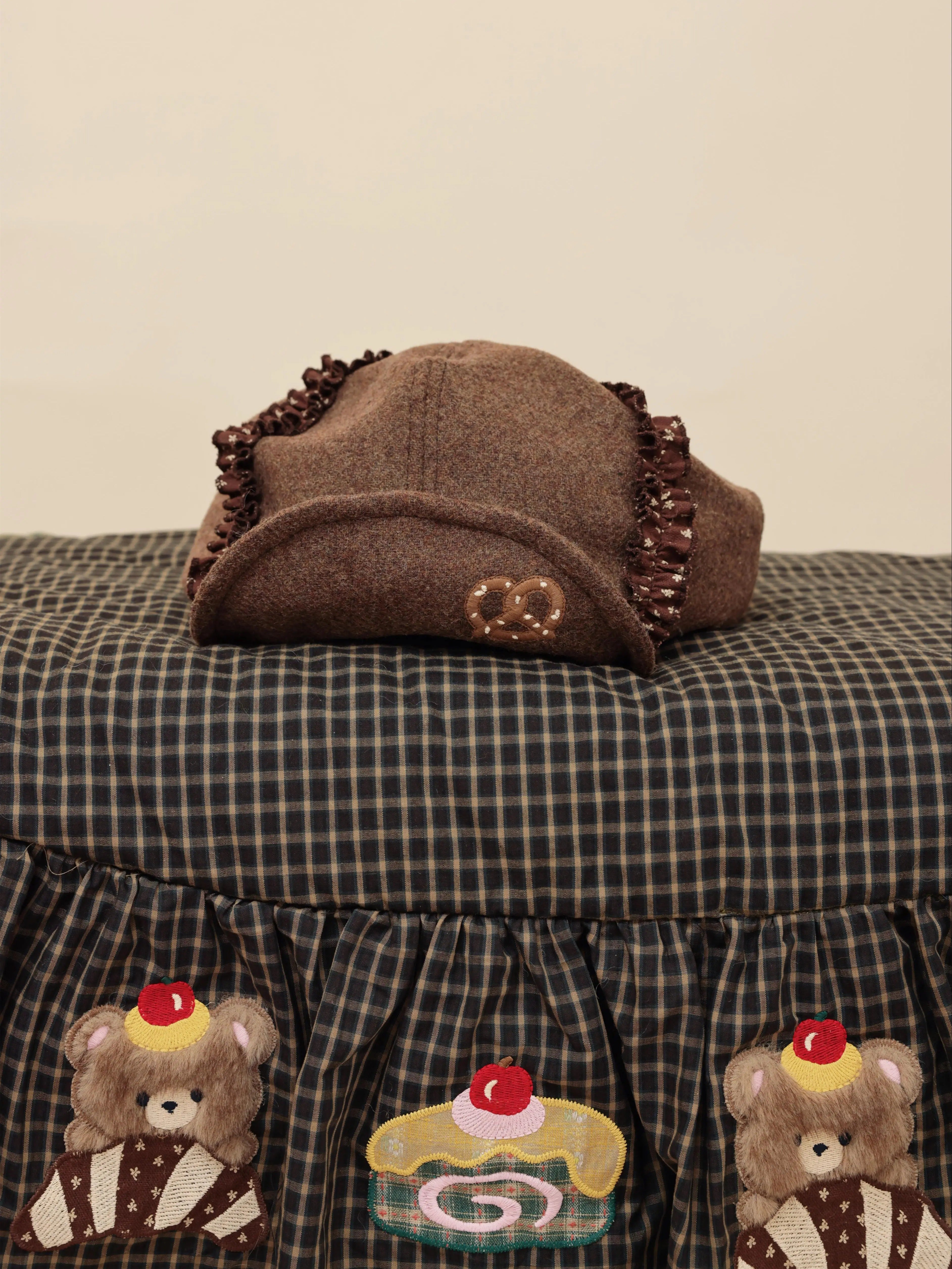 Kawaii Vintage Lace Embroidered Wool Beret - Adjustable Octagonal Hat - SemenCoicis by Land Decora