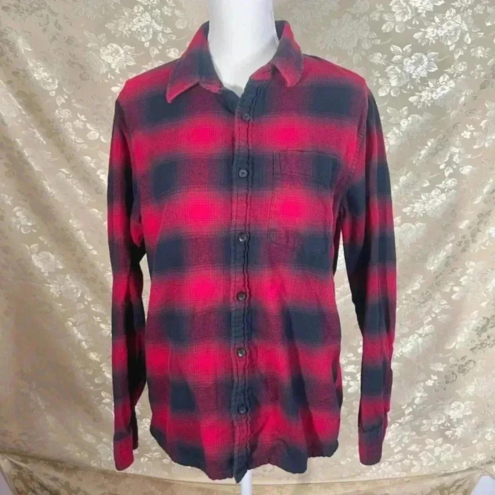 Hollister Women's Red Plaid Flannel Long Sleeve Button Up Shirt Size M by Hot Girl Secondhand
