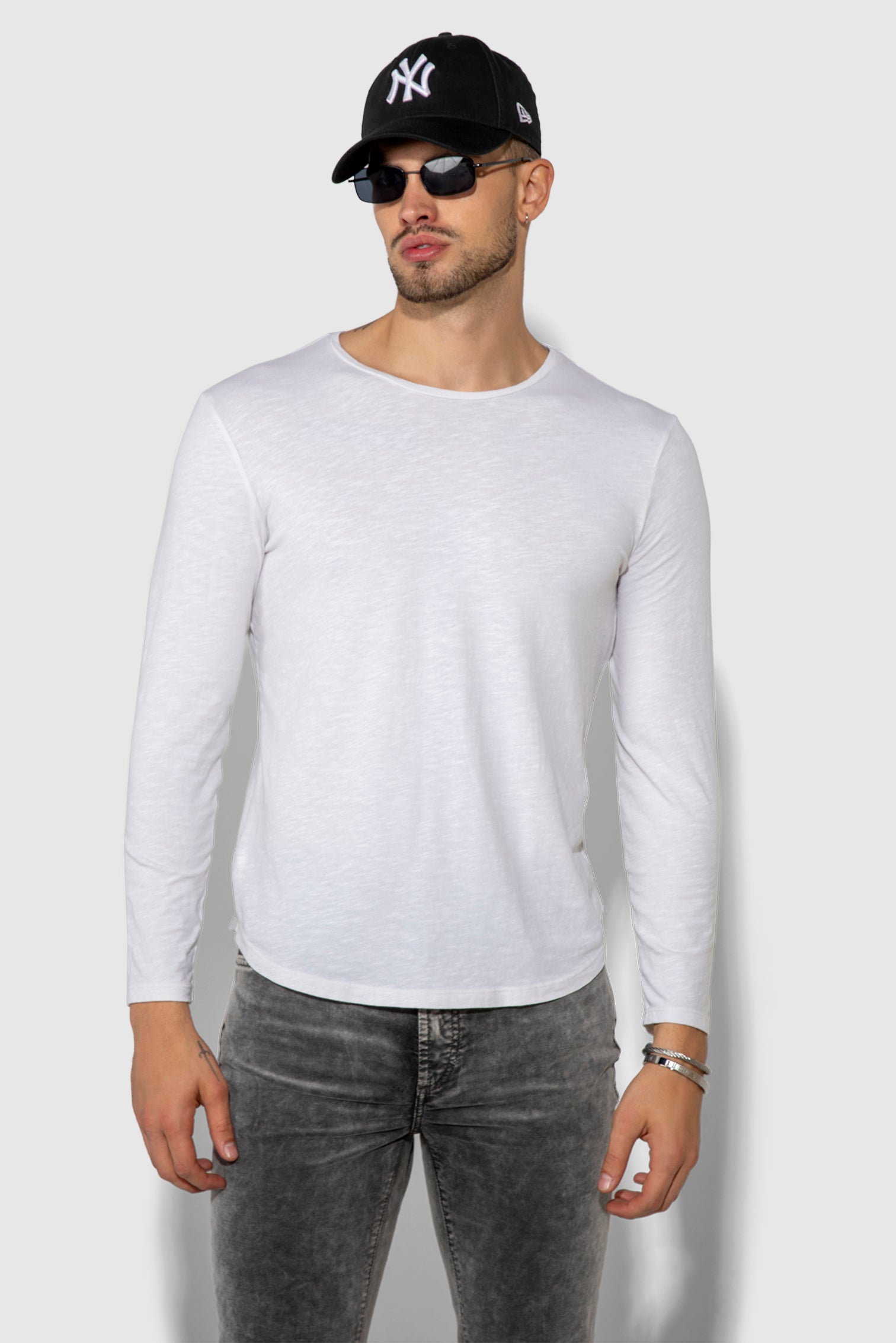 Dann Long Vintage Blanc Stretch Long Sleeve T-Shirt by MONFRERE