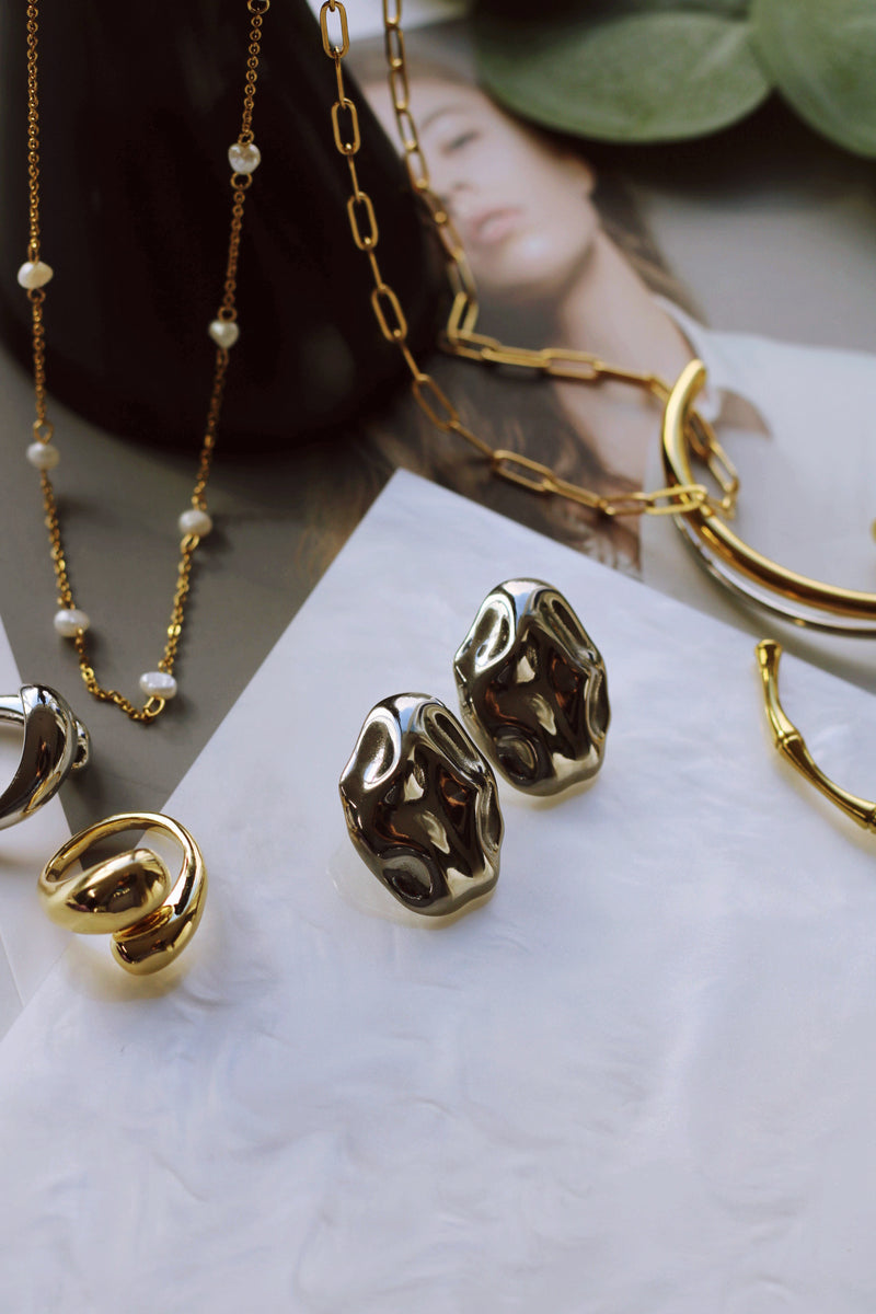 PETROS EARRINGS IN WHITE GOLD (18K WHITE GOLD PLATED & WATERPROOF) - F by RAËLIV