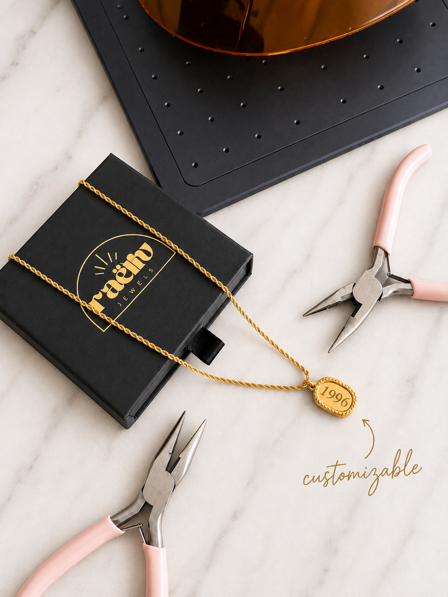 THE HEIRLOOM FRAME NECKLACE (CUSTOM ENGRAVING, TARNISH-FREE, WATERPROO by RAËLIV