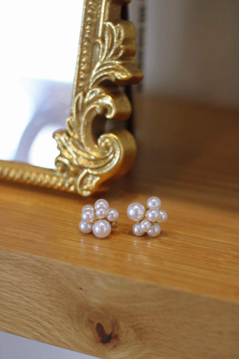 THE BLOOM PEARL CLUSTER EARRINGS (18K GOLD PLATED & WATERPROOF) by RAËLIV