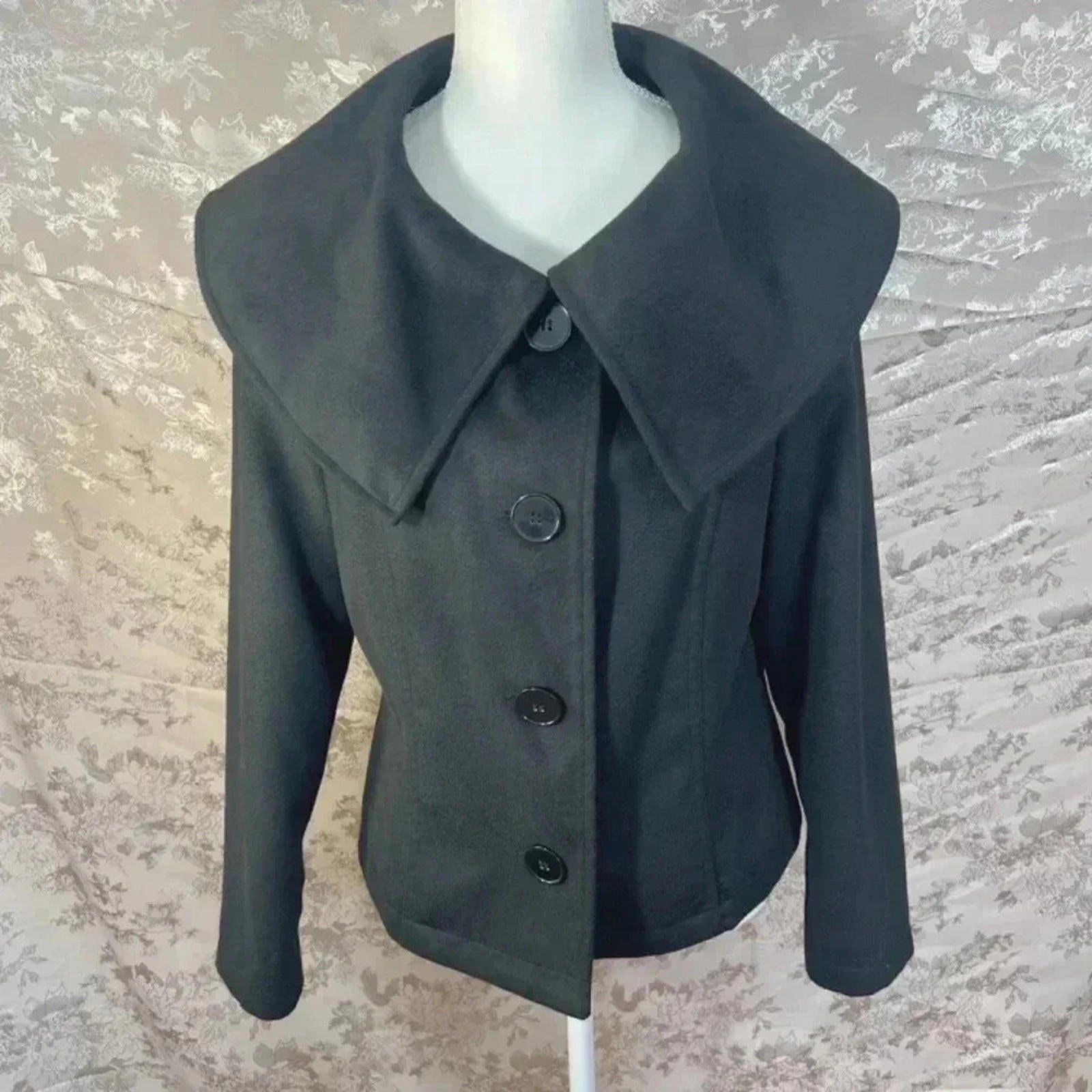 Harve Benard Women's Vintage Black Cape Jacket Size M by Hot Girl Secondhand
