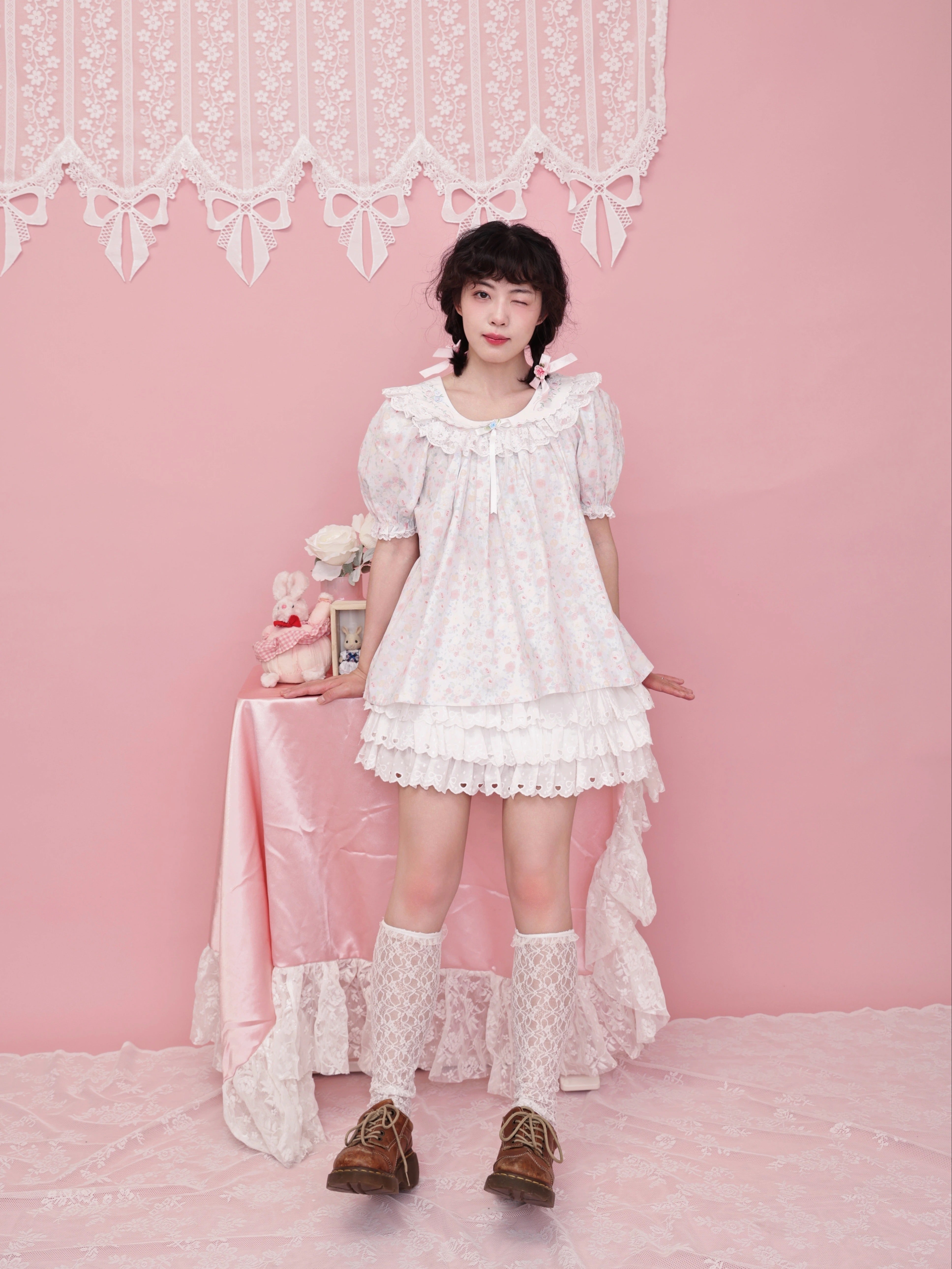 SemenCoicis – Rose Print Puff Sleeve Top with Butterfly Embroidery by Land Decora