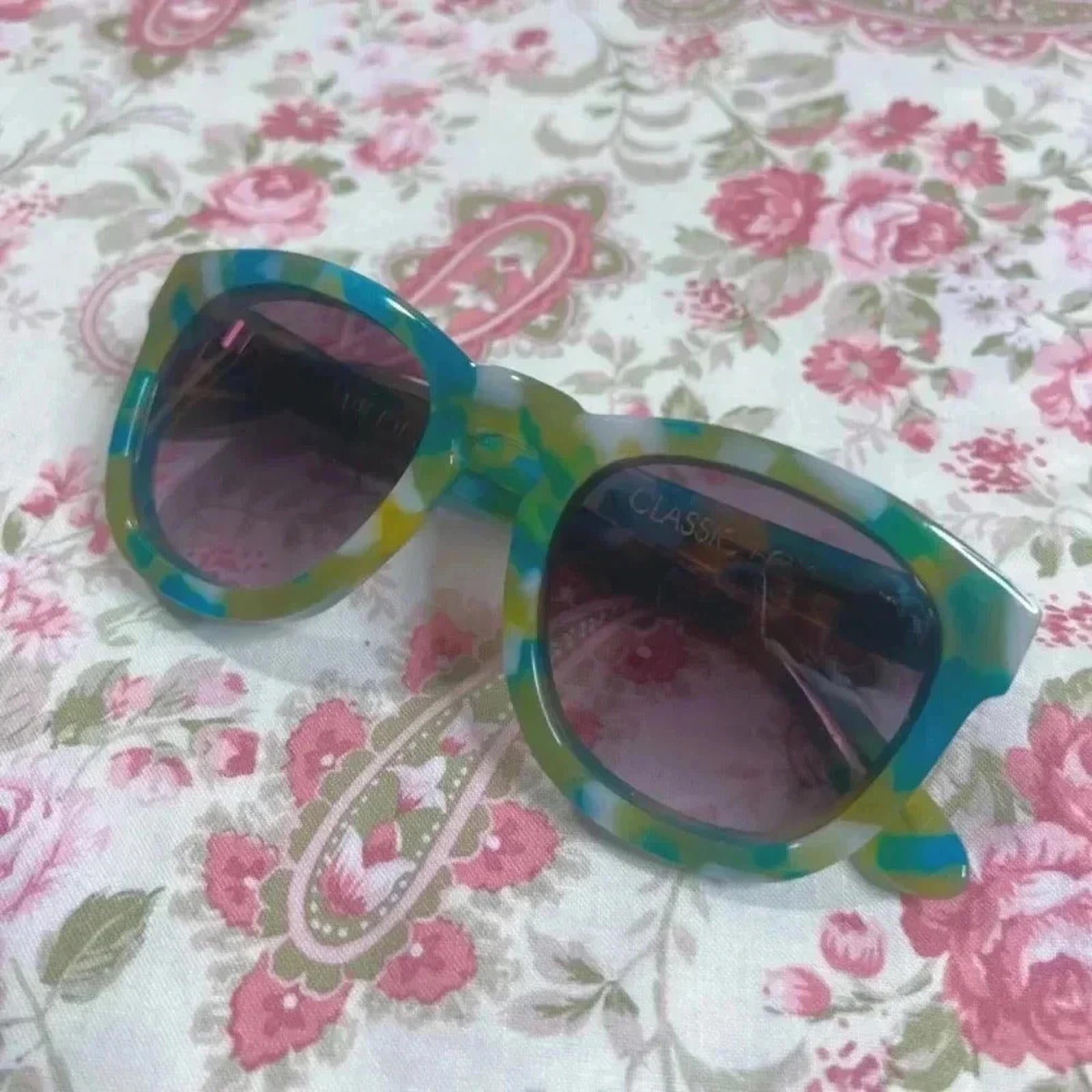 Wildfox Classic Fox Green and Blue Tortoiseshell Cateye Sunglasses Sum by Hot Girl Secondhand